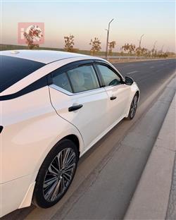 نيسان ألتيما